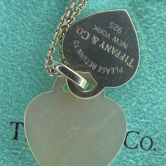 Tiffany & Co. Return to Tiffany and Mother of Pearl Necklace 18” - Picture 6 of 9